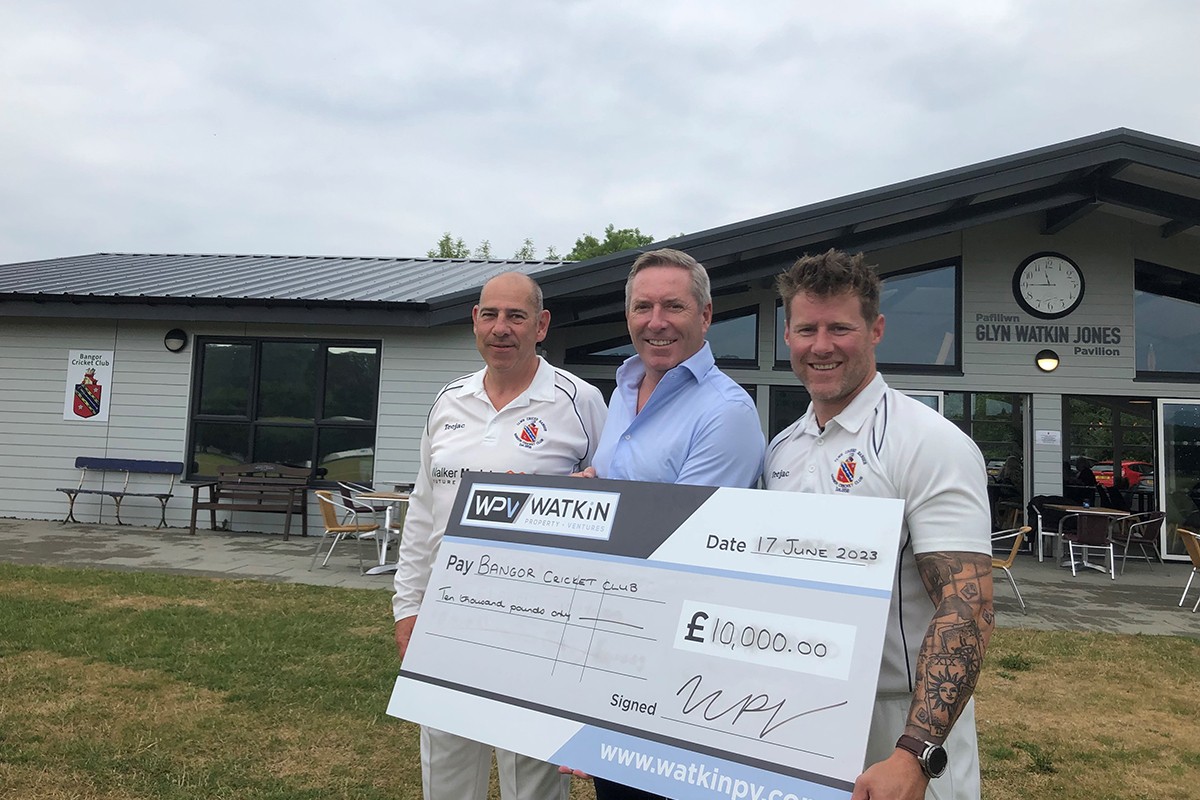 Bangor Cricket Club - Cheque Presentation