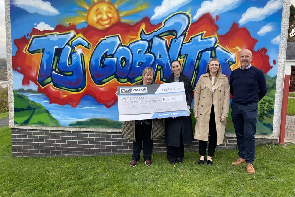 Tŷ Gobaith Cheque Presentation
